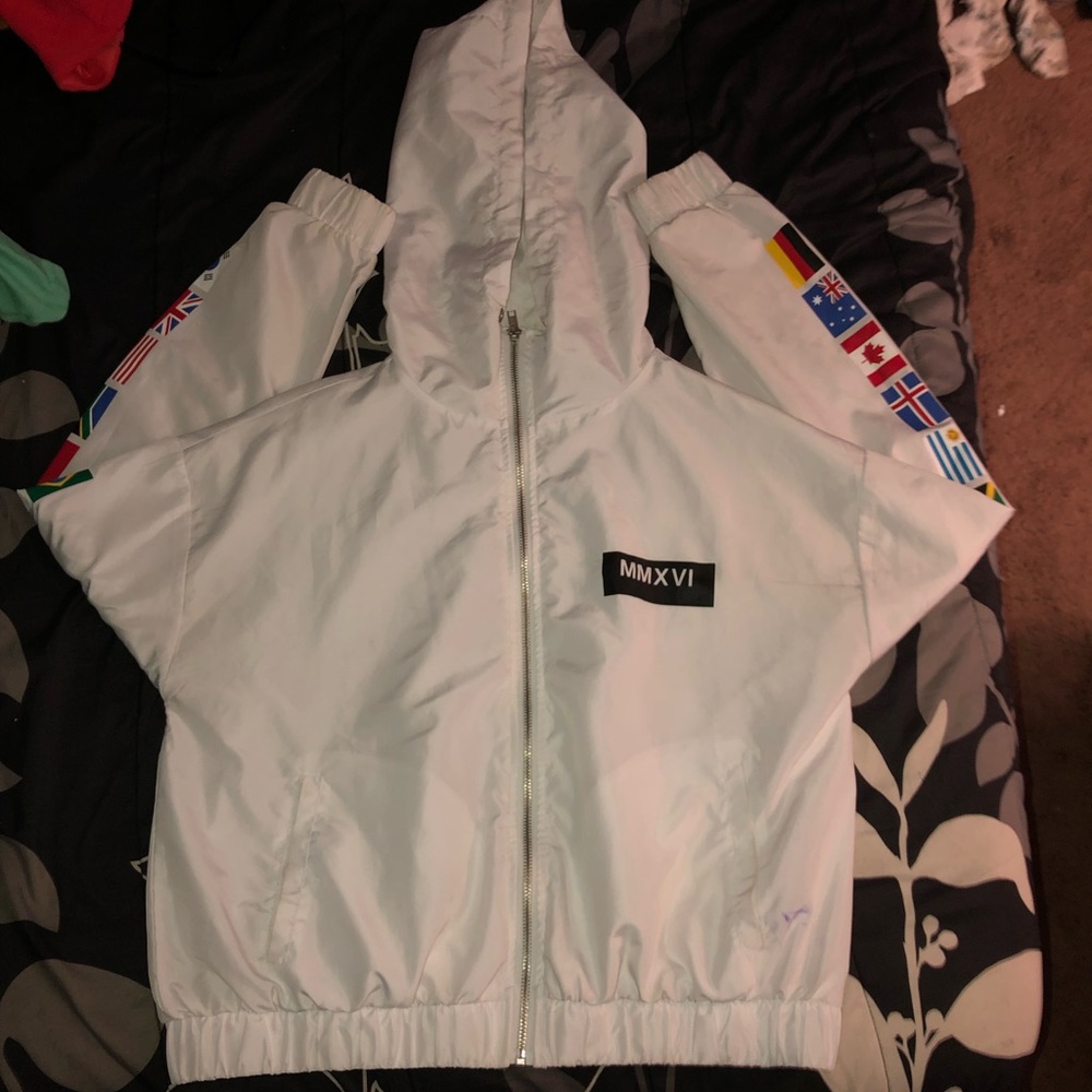 White Worldwide Wind Breaker ✨✨